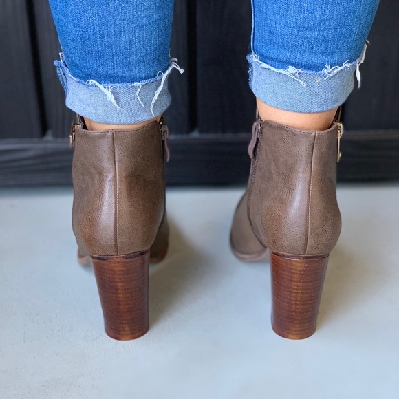 Tan Zipper Side Detail Block Heel Ankle Bootie - Picture 4 of 4